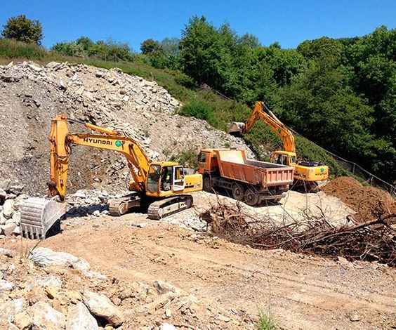 EXCAVACIONES APECECHEA S.L. Excavaciones en Ergoien-Movimiento-terrenos